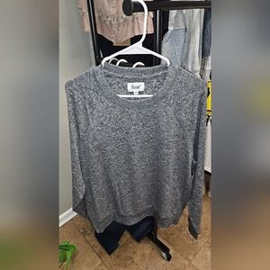 sz medium long sleeve FEAT brand